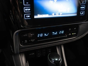 Седан Toyota Corolla 2018 года, 1899000 рублей, Тюмень