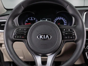 Седан Kia Optima 2016 года, 1599000 рублей, Тюмень