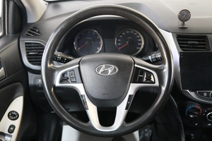 Седан Hyundai Solaris 2012 года, 869000 рублей, Омск