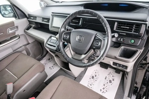 Минивэн Honda Stepwgn 2017 года, 1679000 рублей, Красноярск