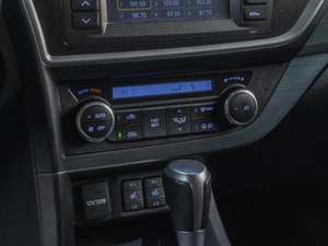 Хетчбэк Toyota Auris 2013 года, 1249000 рублей, Сургут