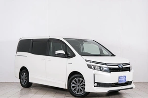 Минивэн Toyota Voxy 2014 года, 2049000 рублей, Красноярск