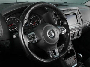 Внедорожник Volkswagen Tiguan 2016 года, 1849000 рублей, Ростов-на-Дону