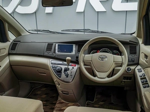 Минивэн Toyota Isis 2014 года, 1360000 рублей, Краснодар