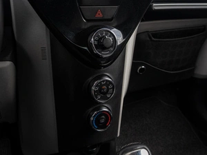 Хетчбэк Toyota iQ 2013 года, 1070000 рублей, Краснодар