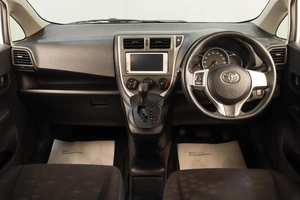 Хетчбэк Toyota Ractis 2013 года, 889000 рублей, Челябинск