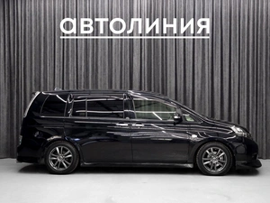 Минивэн Toyota Isis 2012 года, 1270000 рублей, Красноярск