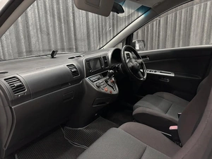 Минивэн Toyota Wish 2004 года, 599000 рублей, Красноярск
