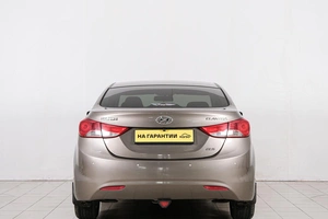 Седан Hyundai Elantra 2012 года, 1019000 рублей, Красноярск