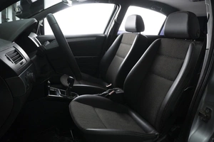 Седан Opel Astra 2010 года, 520000 рублей, Омск