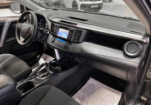 Внедорожник Toyota RAV4 2016 года, 2457000 рублей, Красноярск