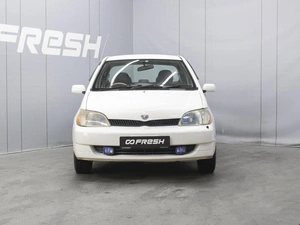 Седан Toyota Platz 2001 года, 295000 рублей, Омск