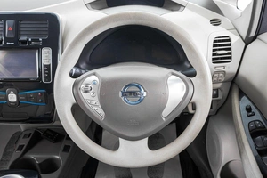 Хетчбэк Nissan Leaf 2011 года, 849000 рублей, Барнаул