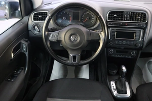 Седан Volkswagen Polo 2014 года, 859000 рублей, Омск