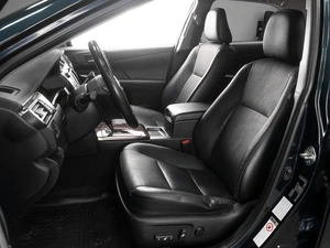 Седан Toyota Camry 2015 года, 2409000 рублей, Тюмень