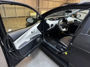 Лифтбек Toyota Prius 2017 года, 1747000 рублей, Красноярск