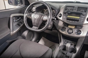 Внедорожник Toyota RAV4 2010 года, 1149000 рублей, Томск