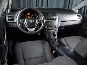 Седан Toyota Avensis 2010 года, 980000 рублей, Волгоград