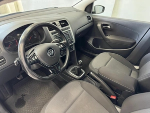 Седан Volkswagen Polo 2015 года, 845000 рублей, Красноярск