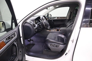 Внедорожник Volkswagen Touareg 2012 года, 2200000 рублей, Брянск