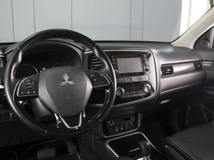 Внедорожник Mitsubishi Outlander 2017 года, 1515000 рублей, Омск