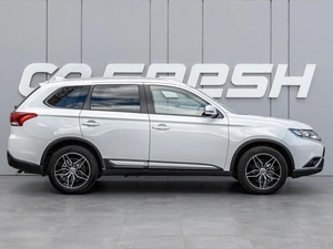 Внедорожник Mitsubishi Outlander 2019 года, 1840000 рублей, Краснодар