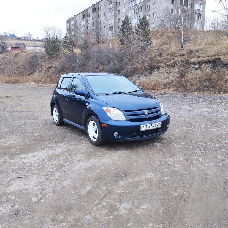 Хетчбэк Toyota Ist 2002 года, 428000 рублей, Красноярск