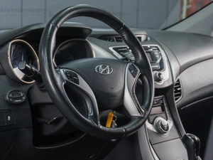 Седан Hyundai Elantra 2011 года, 1149000 рублей, Сургут