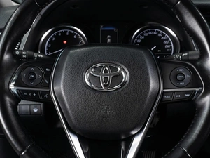 Седан Toyota Camry 2018 года, 2649000 рублей, Тюмень