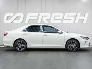 Седан Toyota Camry 2017 года, 2429000 рублей, Сургут