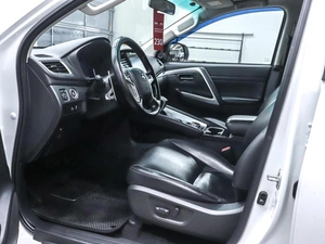 Внедорожник Mitsubishi Montero Sport 2022 года, 4200000 рублей, Красноярск