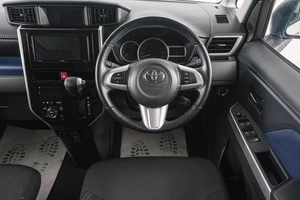 Минивэн Toyota Roomy 2017 года, 1149000 рублей, Красноярск