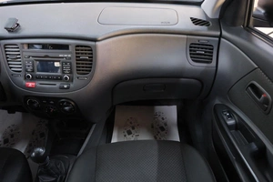 Седан Kia Rio 2011 года, 829000 рублей, Омск