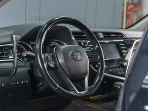 Седан Toyota Camry 2019 года, 2899000 рублей, Сургут