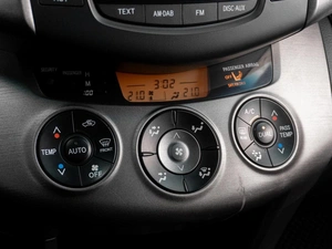 Внедорожник Toyota RAV4 2011 года, 1399000 рублей, Тюмень