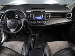 Внедорожник Toyota RAV4 2017 года, 2495000 рублей, Омск
