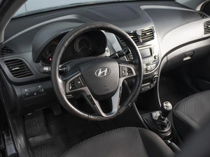 Седан Hyundai Solaris 2014 года, 1170000 рублей, Омск