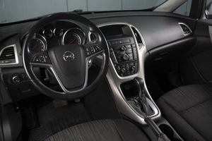 Хетчбэк Opel Astra 2011 года, 499000 рублей, Омск