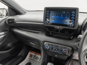 Хетчбэк Toyota Yaris 2021 года, 1270000 рублей, Красноярск