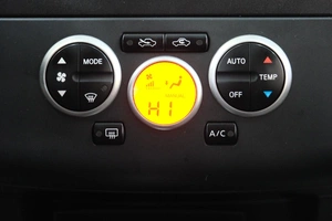 Хетчбэк Nissan Tiida 2013 года, 969000 рублей, Омск