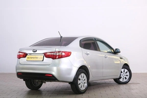 Седан Kia Rio 2014 года, 959000 рублей, Омск