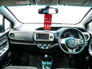 Хетчбэк Toyota Vitz 2015 года, 920000 рублей, Красноярск