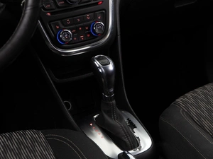 Внедорожник Opel Mokka 2015 года, 1298444 рублей, Москва