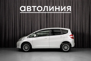 Хетчбэк Honda Fit 2013 года, 950000 рублей, Красноярск