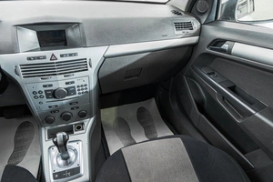 Хетчбэк Opel Astra 2010 года, 489000 рублей, Барнаул