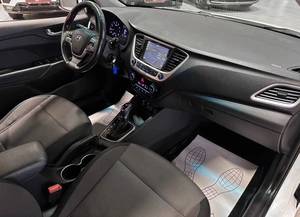 Седан Hyundai Solaris 2017 года, 1347000 рублей, Красноярск
