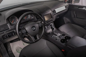 Внедорожник Volkswagen Touareg 2012 года, 2459000 рублей, Томск