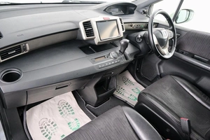 Минивэн Honda Freed 2012 года, 989000 рублей, Красноярск