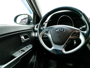 Седан Kia Rio 2017 года, 1050000 рублей, Красноярск