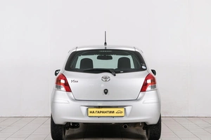 Хетчбэк Toyota Vitz 2010 года, 739000 рублей, Красноярск